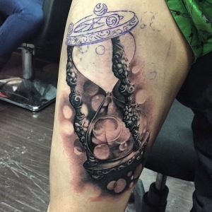 Hourglass thigh tattoo in progress by Cysen. Golden Iron Tattoo Studio is located on 363 Spadina Ave Toronto ON, M5T 2G3. For inquires or to book an appointment please contact (416)-903-1624 during opening hours 11:00AM-8:00PM